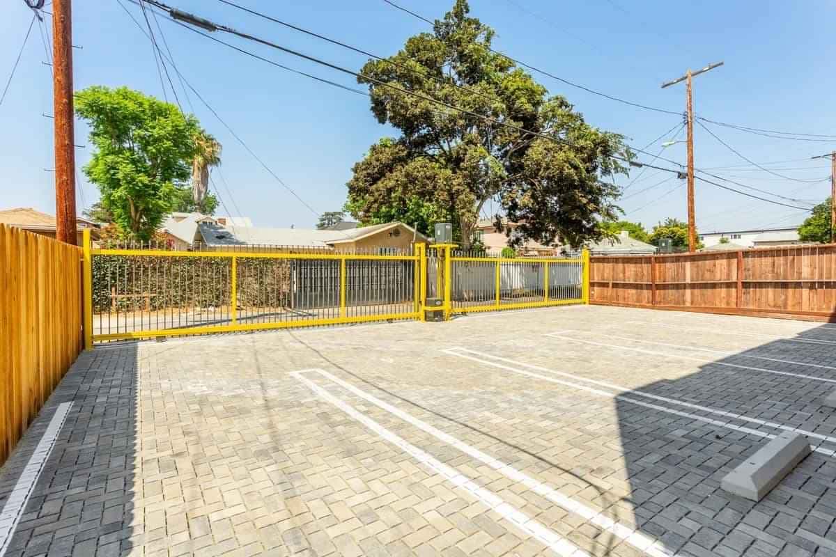 1238 W 37th Pl, Los Angeles - 2