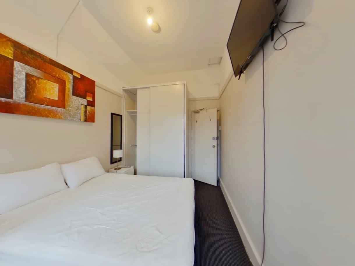 Room in a 17 Bedroom Apartment, 191 Darlinghurst Road, Darlinghurst, Sydney - 1