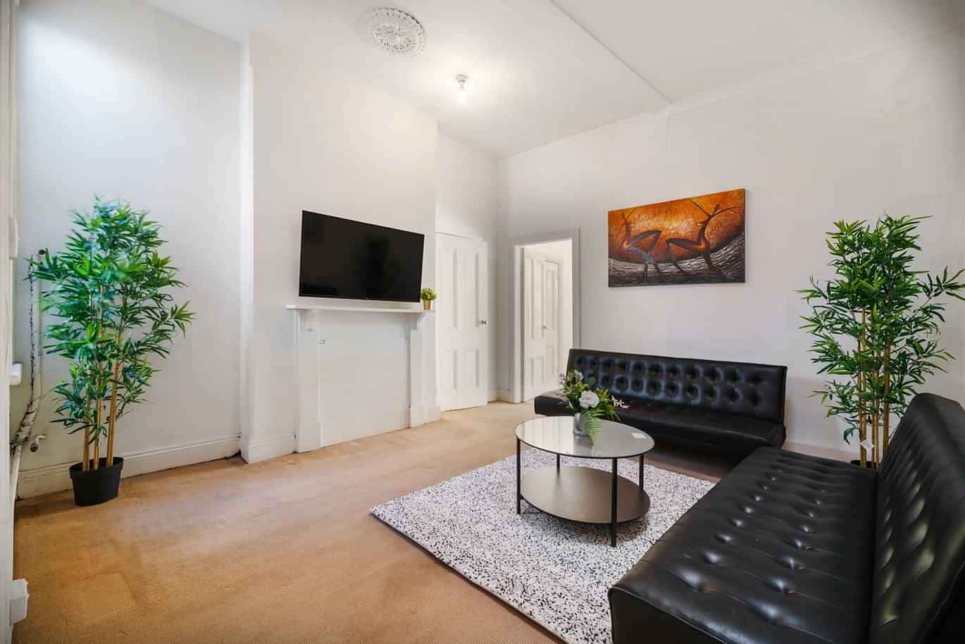 Room in a 4 Bedroom Apartment, 604 Crown Street, Surry Hills, Sydney - 2