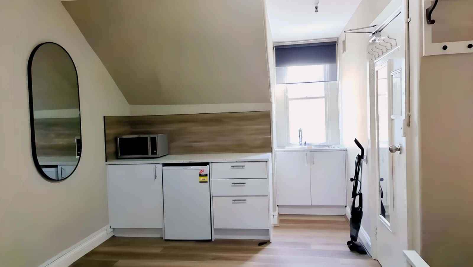 Room in a 12 Bedroom Apartment, 261 Crown St, Surry Hills, NSW Australia 2010 - 5