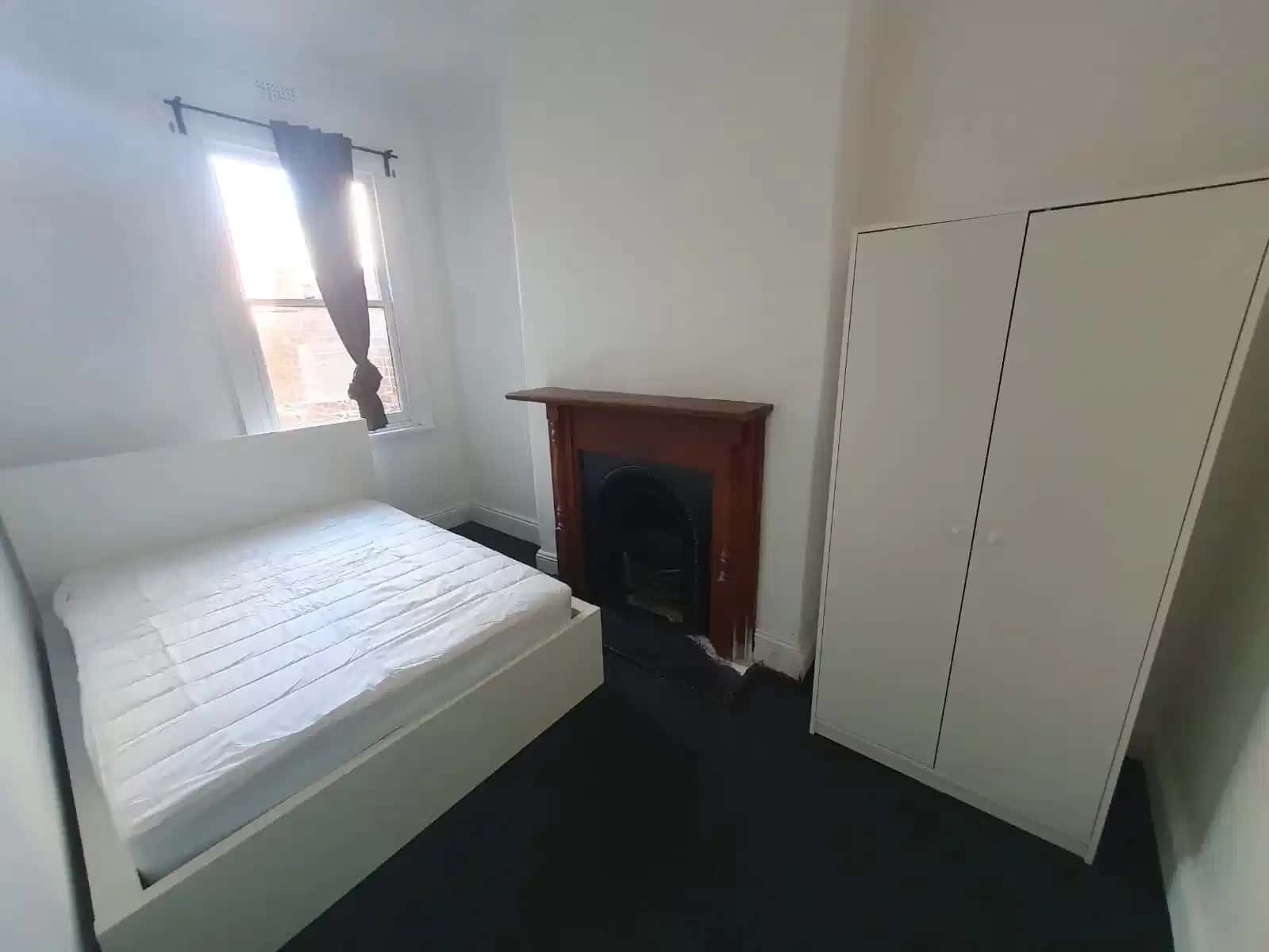 Room in a 6 Bedroom Apartment, 321 Cleveland Street, Surry Hills, Sydney 2010 - 2