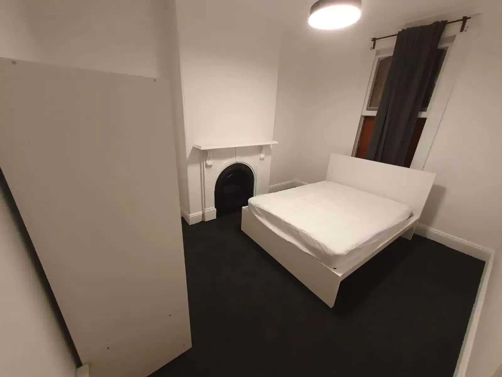 Room in a 6 Bedroom Apartment, 321 Cleveland Street, Surry Hills, Sydney 2010 - 1