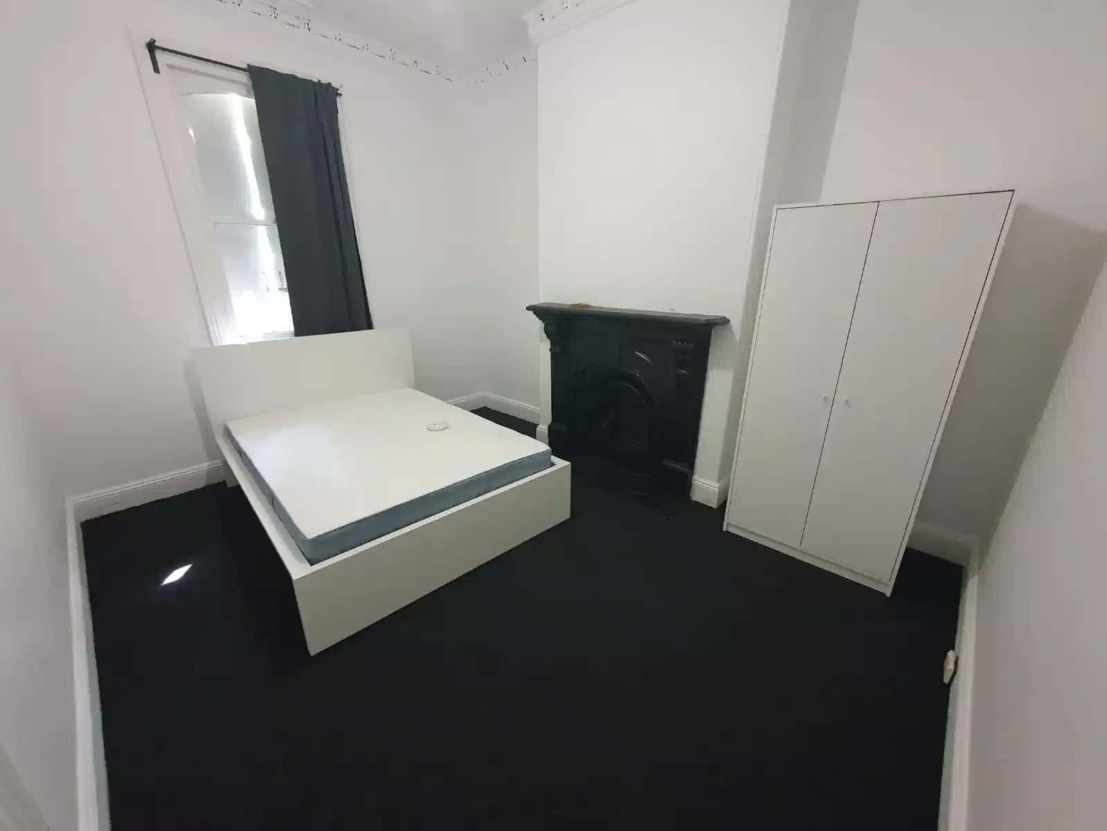 Room in a 6 Bedroom Apartment, 325 Cleveland Street, Surry Hills, Sydney 2010 - 1