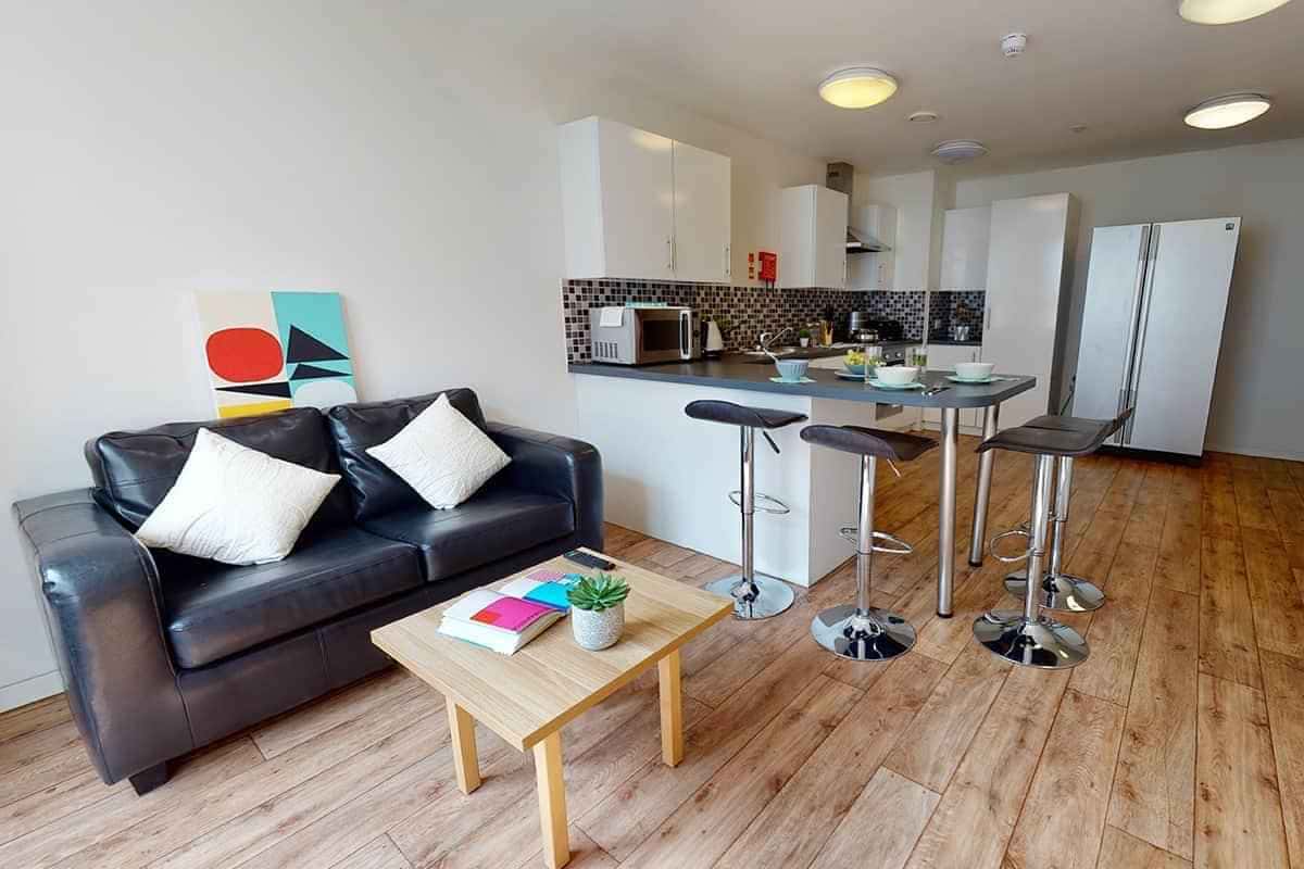 GoBritanya Sterling Court, London - 3