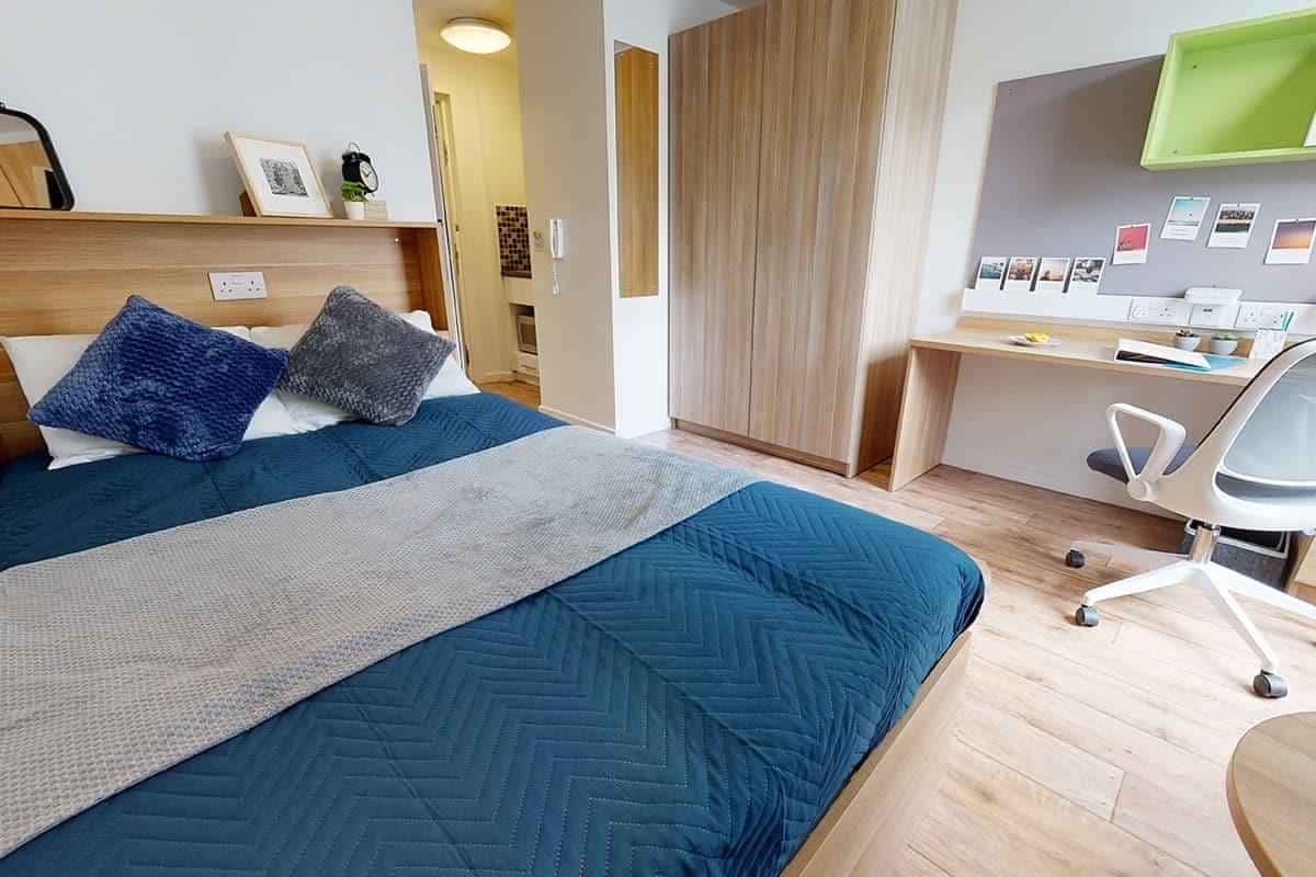 GoBritanya Sterling Court, London - 5