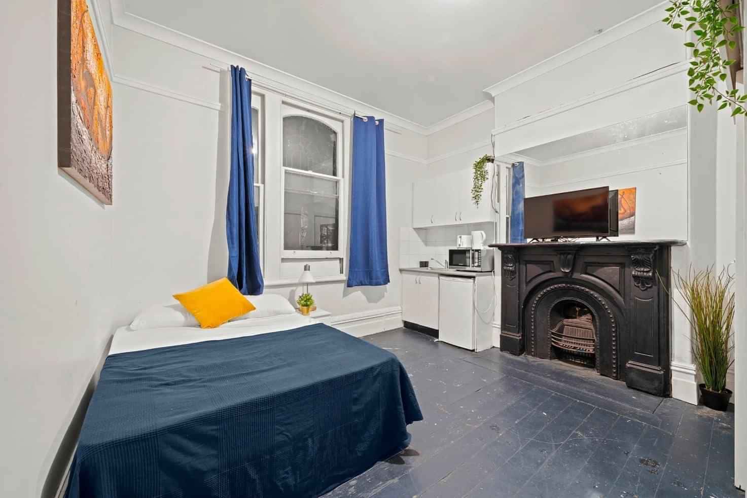 Room in a 10 Bedroom Apartment, 116 Flinders, Darlinghurst, Sydney - 1