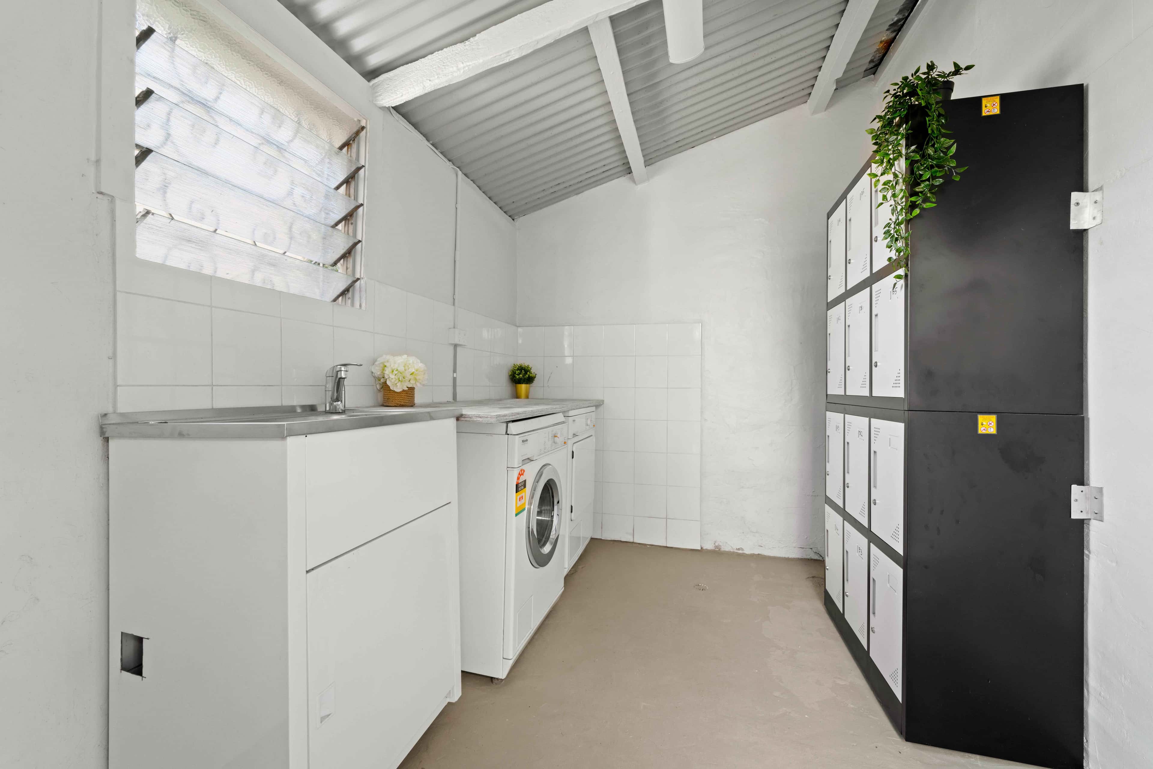 Room in a 5 Bedroom Apartment, 193 Harris, Pyrmont, Sydney - 3