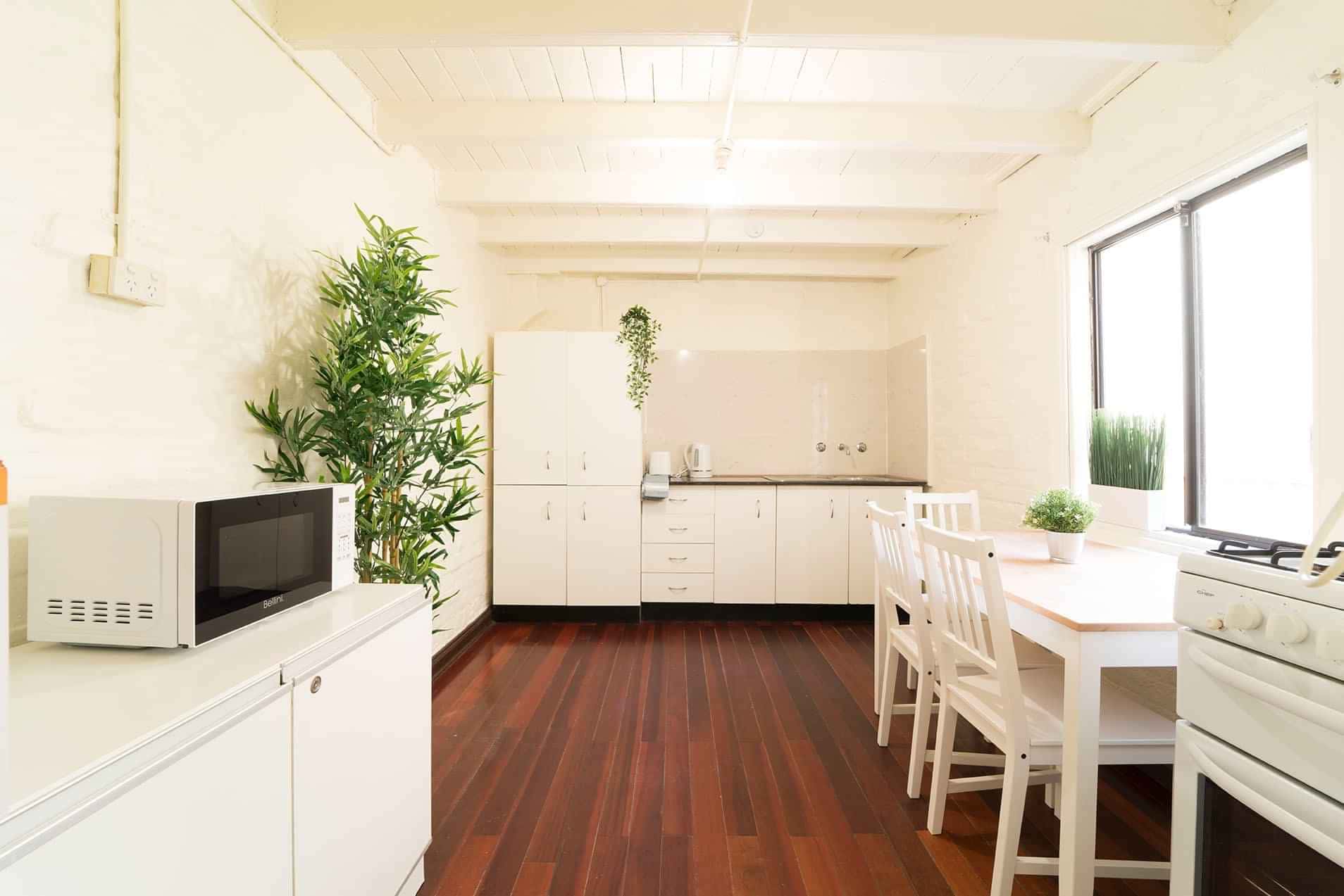 Room in a 5 Bedroom Apartment, 107 Fitzroy, Surry Hills, Sydney - 2