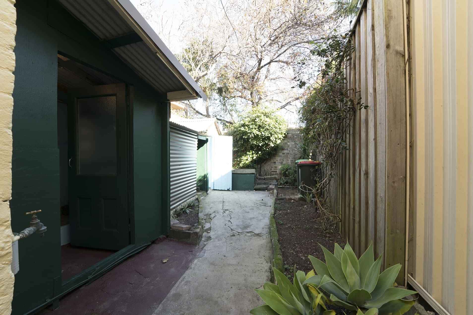 Room in a 5 Bedroom Apartment, 107 Fitzroy, Surry Hills, Sydney - 3