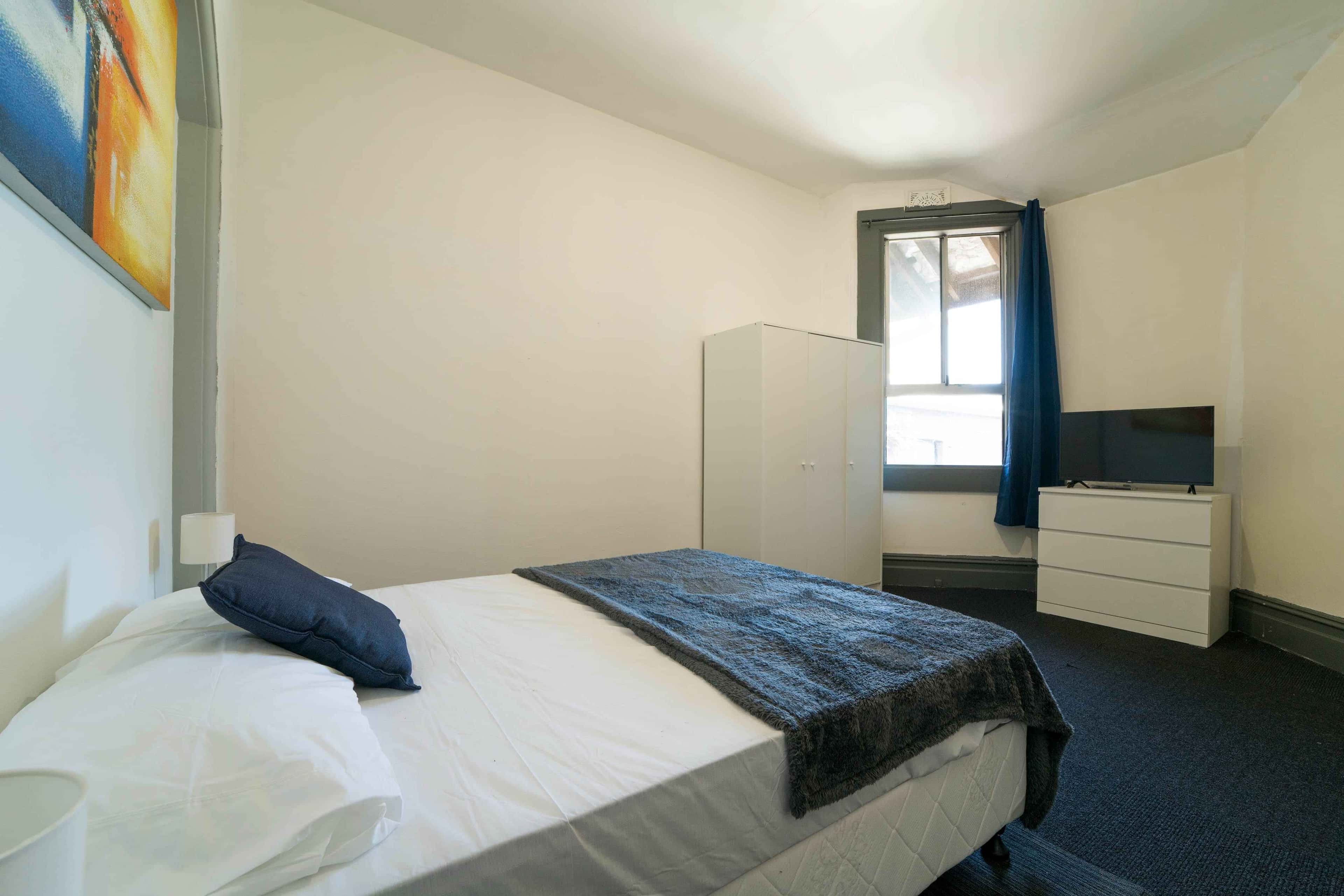 Room in a 8 Bedroom Apartment, 251 Cleveland, Redfern, Sydney - 1