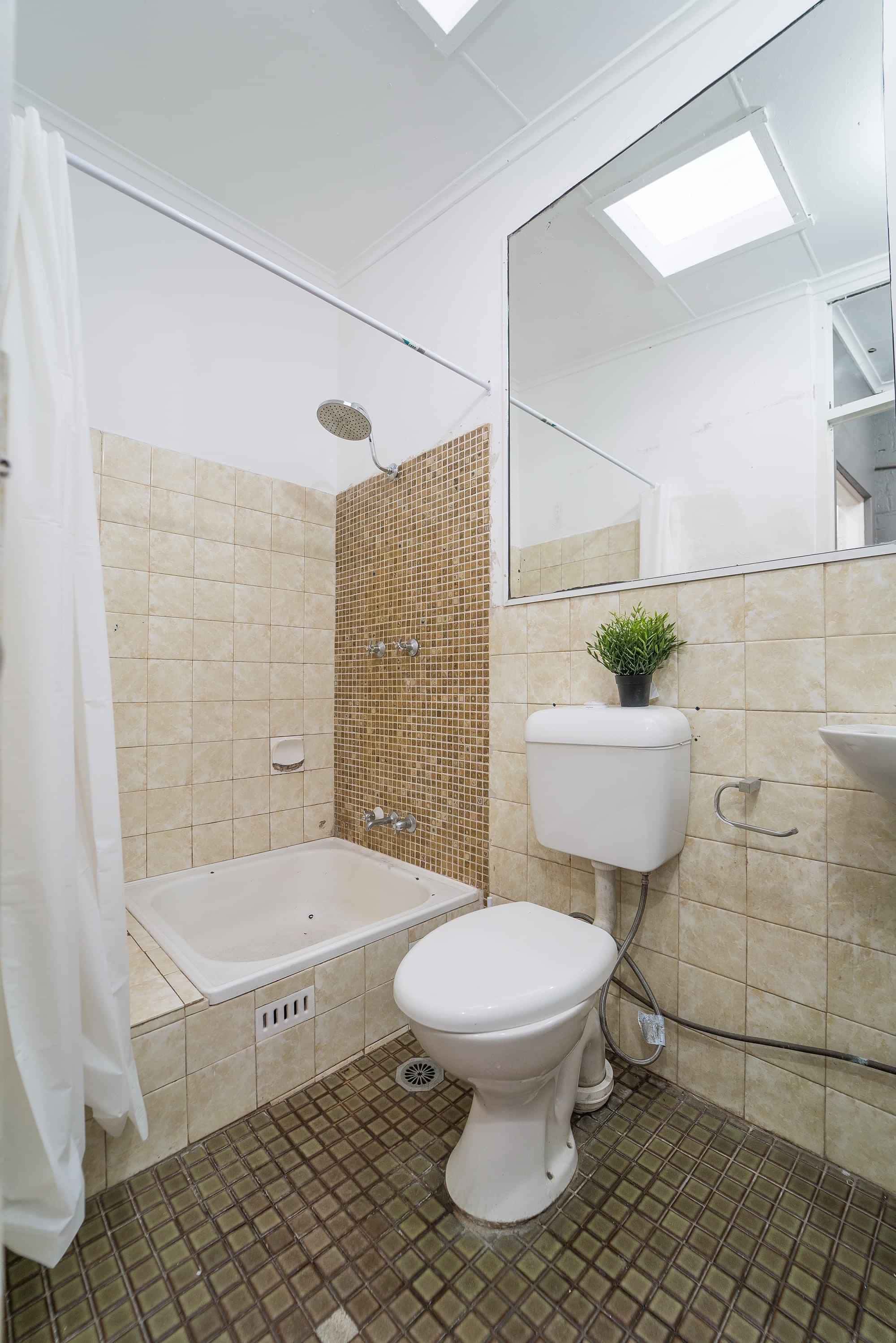 Room in a 5 Bedroom Apartment, 45 Bellevue, Surry Hills, Sydney - 3