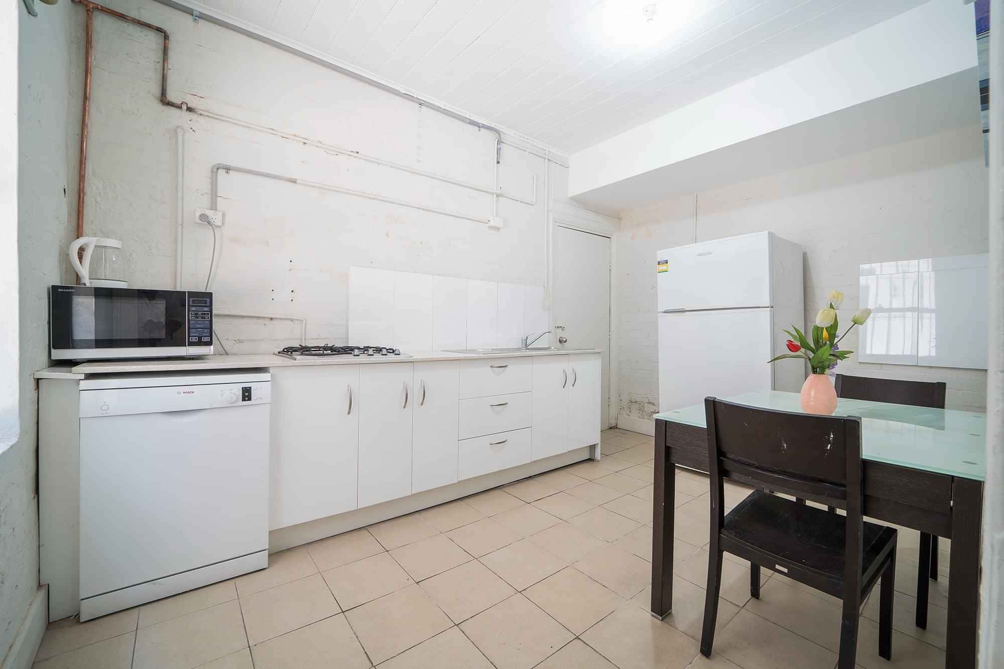 Room in a 5 Bedroom Apartment, 45 Bellevue, Surry Hills, Sydney - 4
