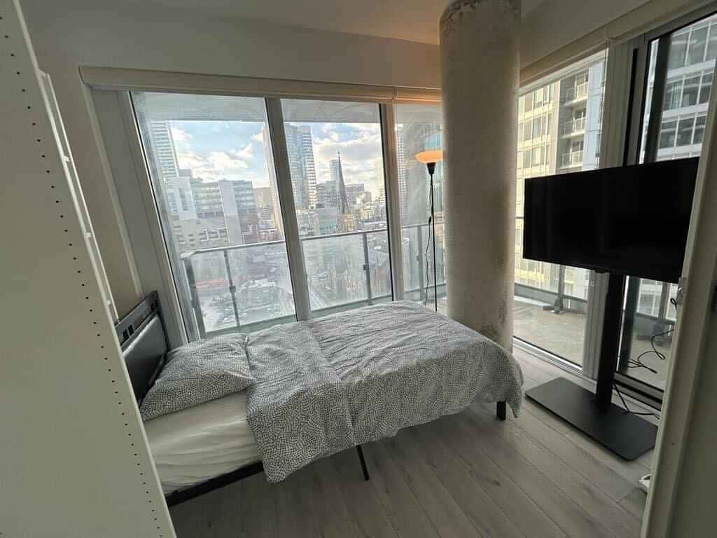 Liwinco Shuter St, Toronto  - 1