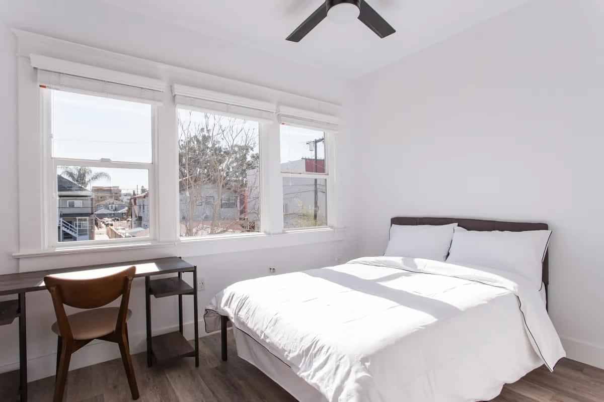 1158 W 37th St, Los Angeles - 1