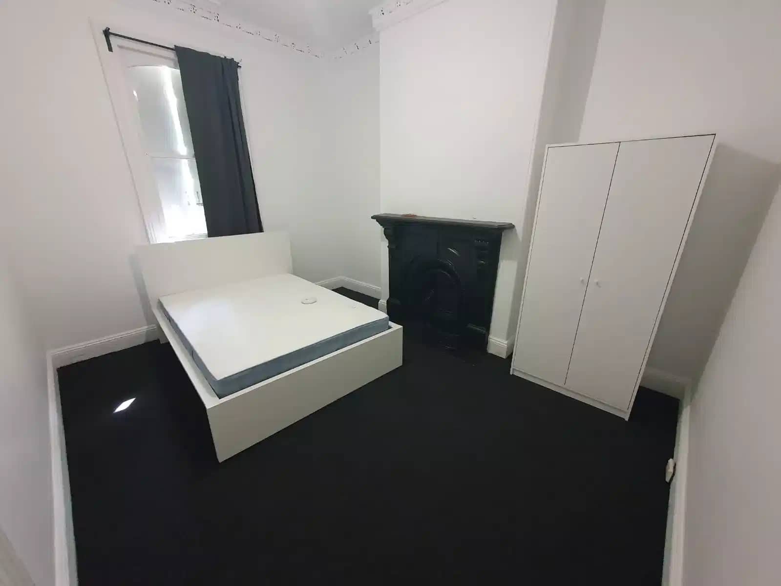 Room in a 6 Bedroom Apartment, 325 Cleveland Street, Surry Hills, Sydney 2010 - 1