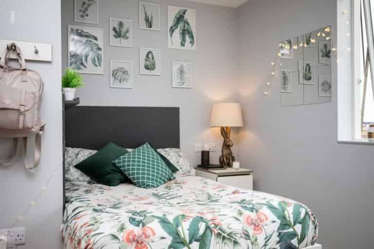 The West Wing, Cardiff - 1