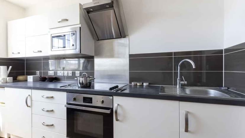 142 Charles Street, Leicester - View 2