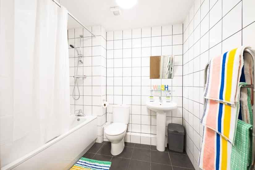 Moss Court, Manchester - View 3