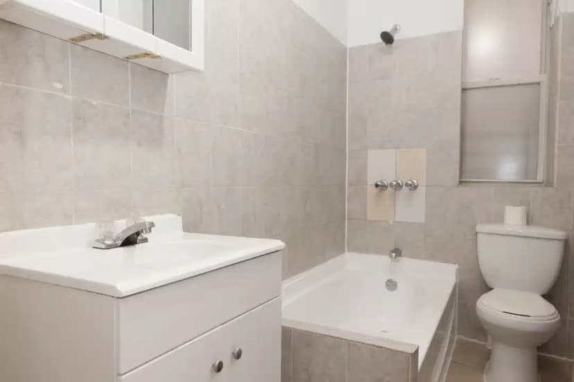 W 136th St, New York - View 4