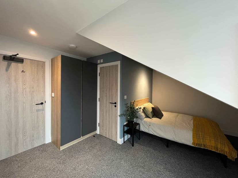 Commercial Point, Nottingham - View 5