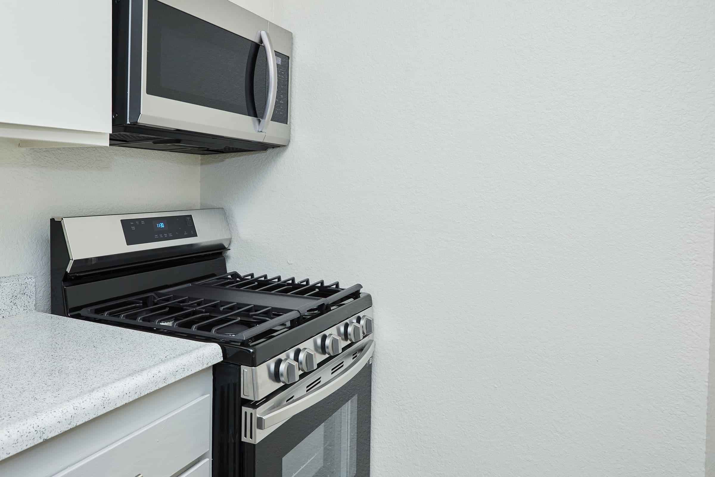 2 Bedroom 2 Bathroom Apartment - Image 11