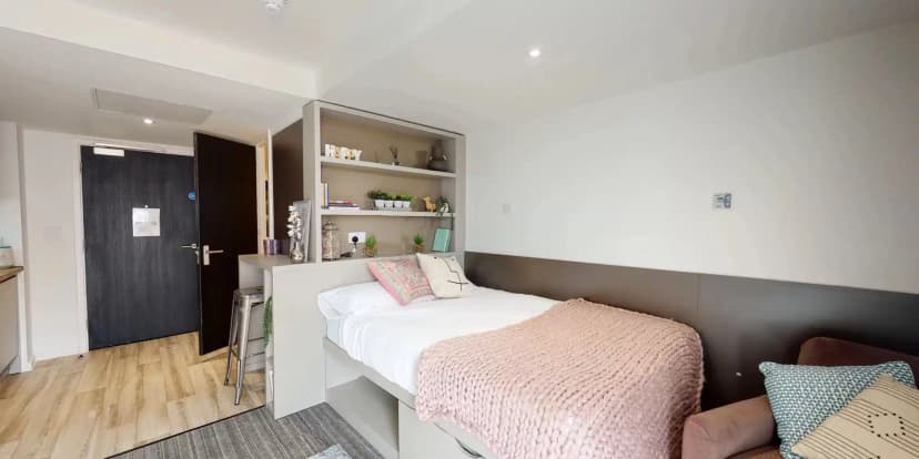 Platinum Studio Upper - Image 8