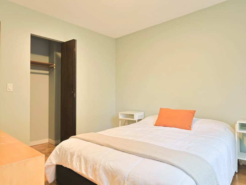 Nagoya Room( 1 Bed 1 Bath ) - Image 5