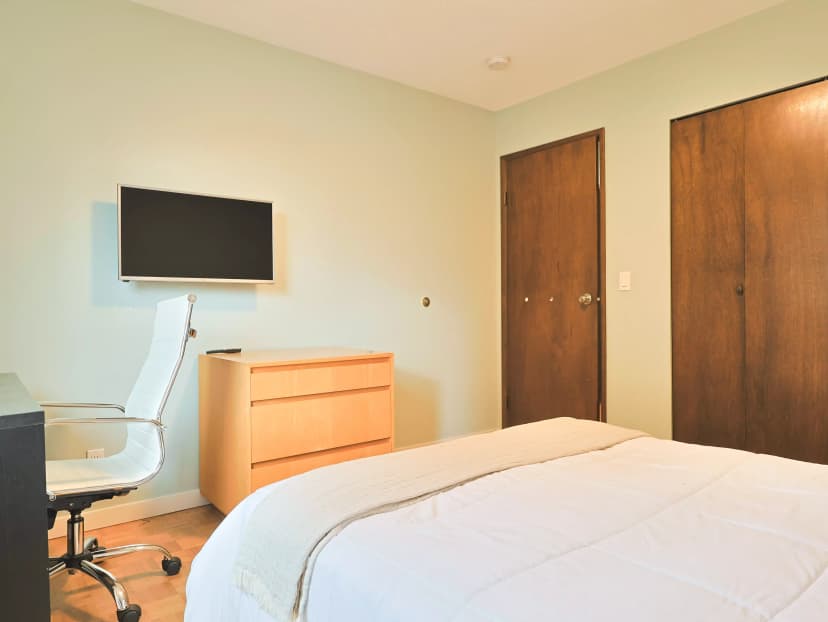 Nagoya Room( 1 Bed 1 Bath ) - Image 4