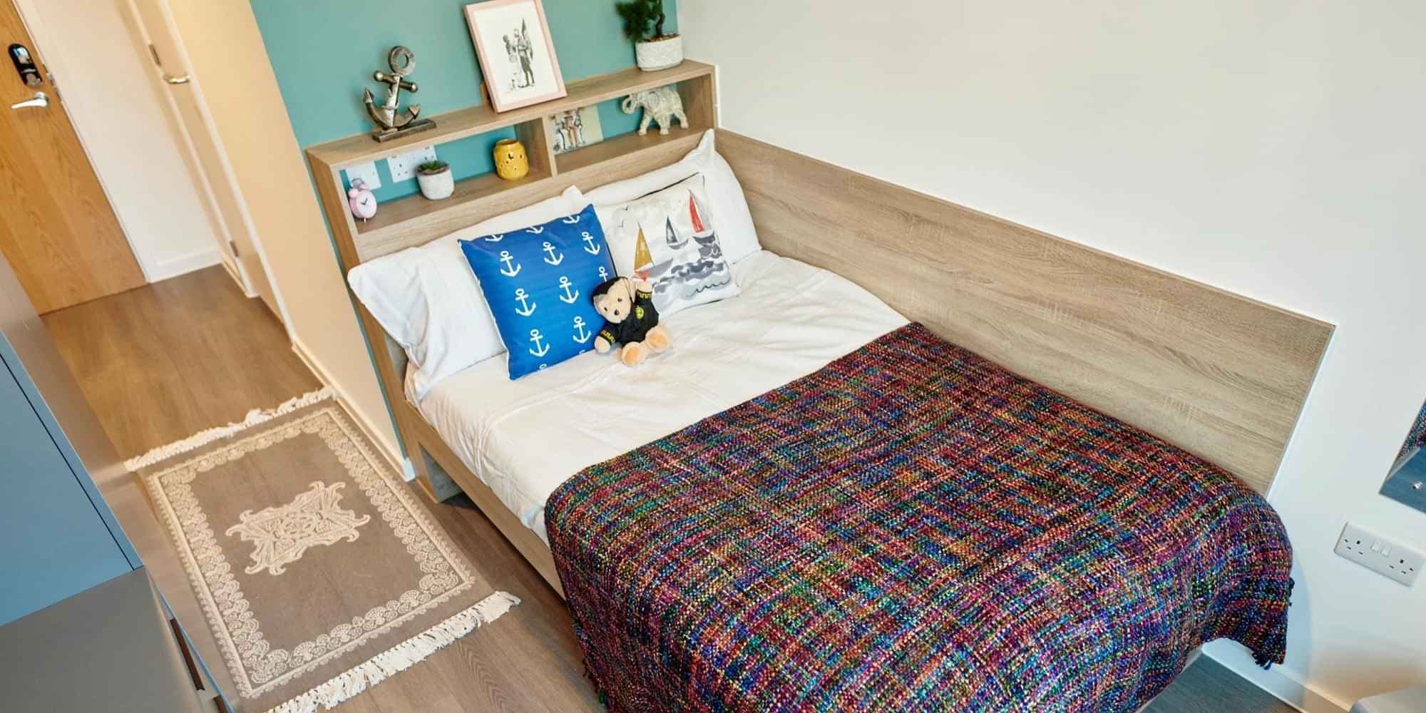 Silver Ensuite Penthouse - Image 1