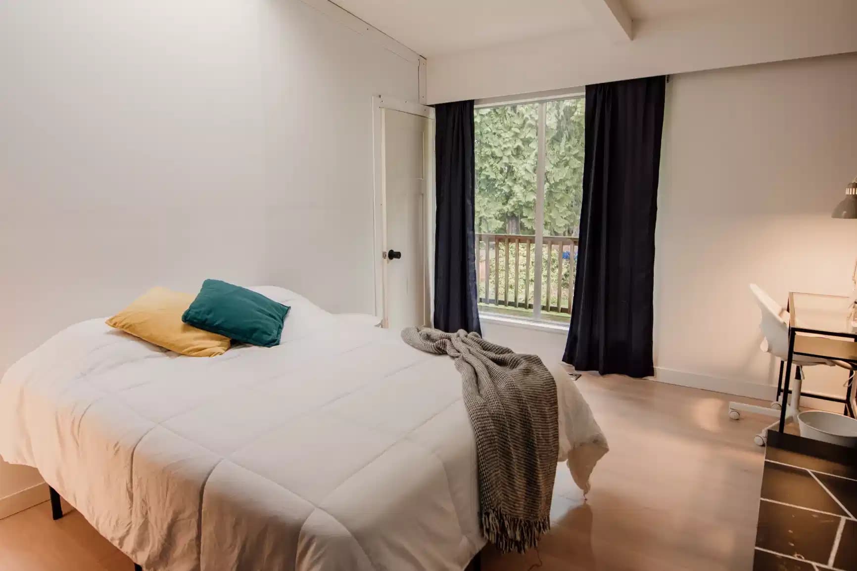  Citrine Room ( 1 Bed 1 Bath ) - Image 1