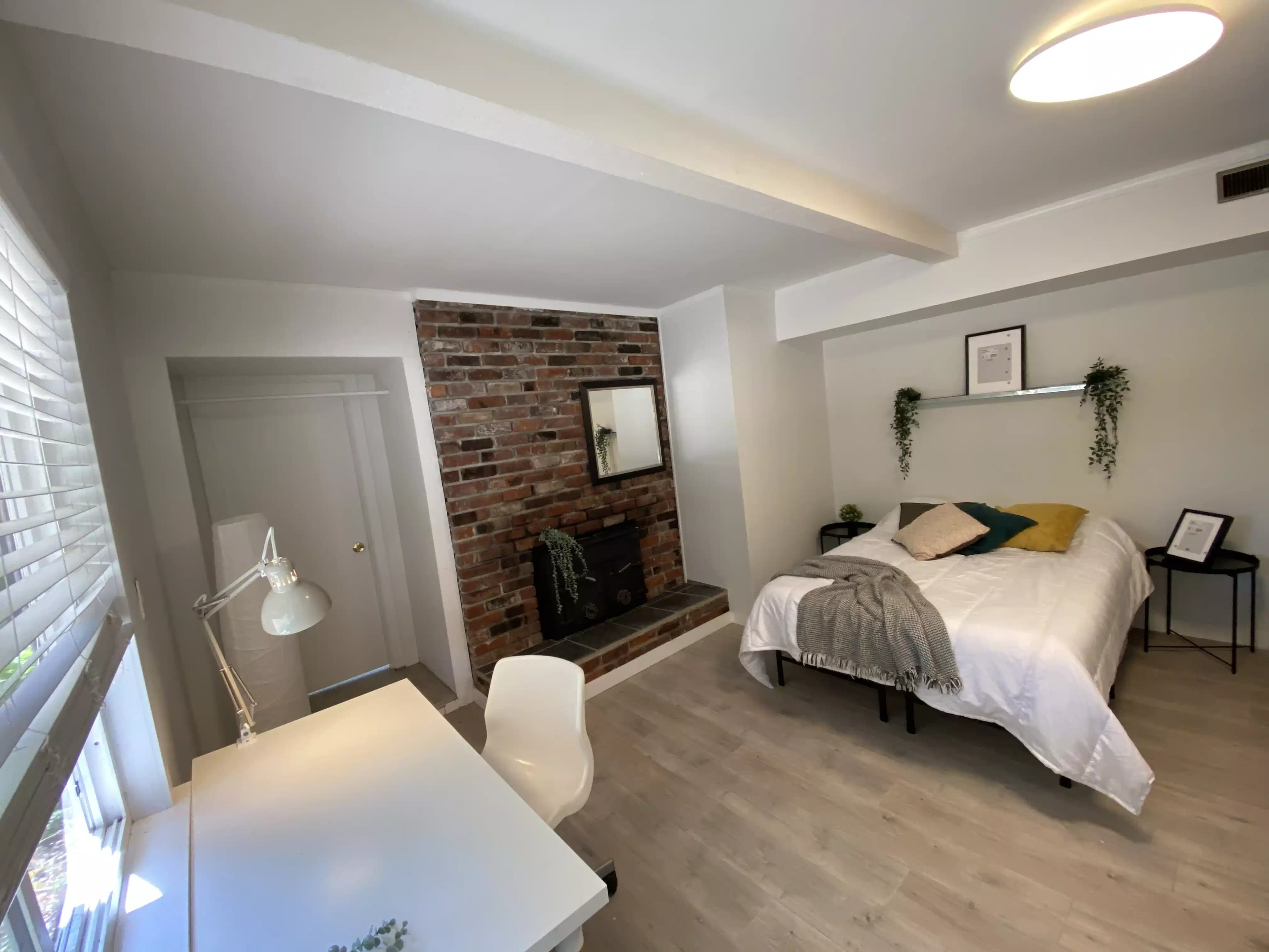 Roble Room( 1 Bed 1 Bath ) - Image 2