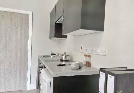 Deluxe Studio - Image 5