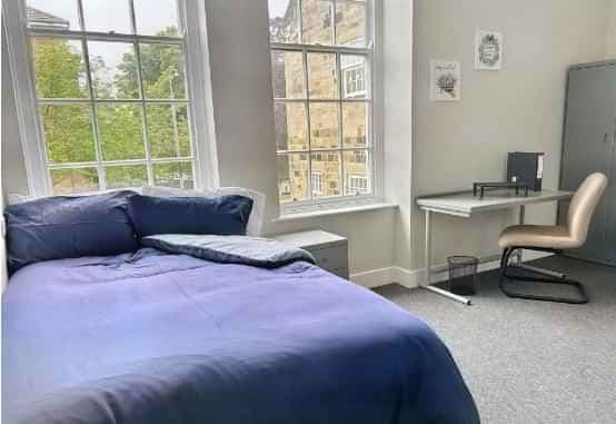 Deluxe Studio - Image 1