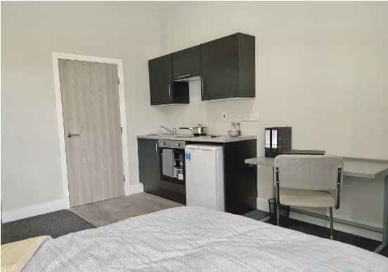 Deluxe Studio - Image 6