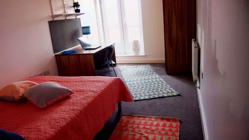 4 Bedroom - Image 1