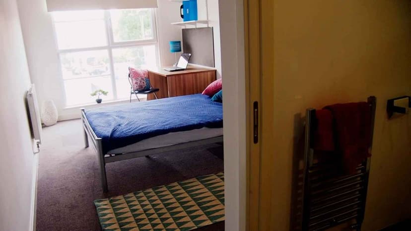 2 Bedroom - Image 7