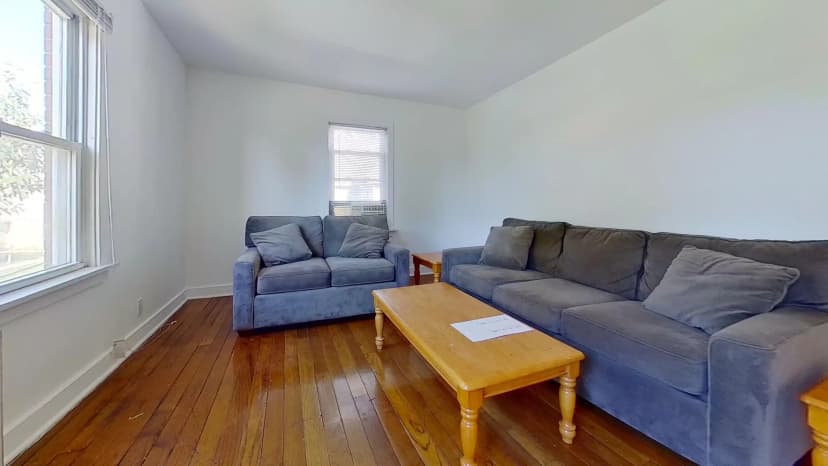2 Bedrooms 1 Bathroom - Image 3