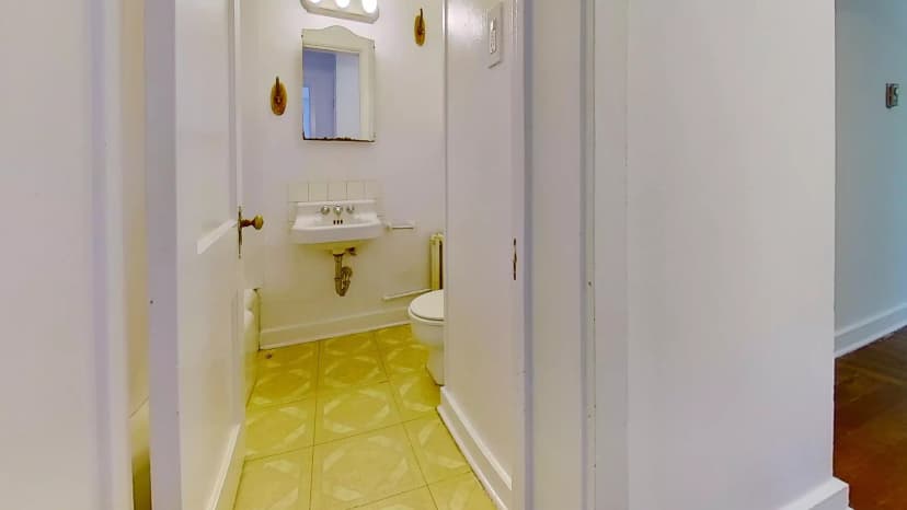 2 Bedrooms 1 Bathroom - Image 2