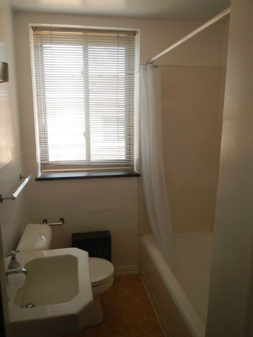2 Bed 1 Bath - Image 3