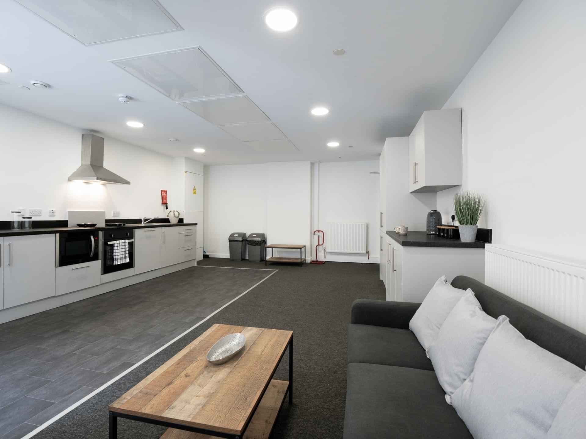 9 Bed Classic Ensuite - Image 2