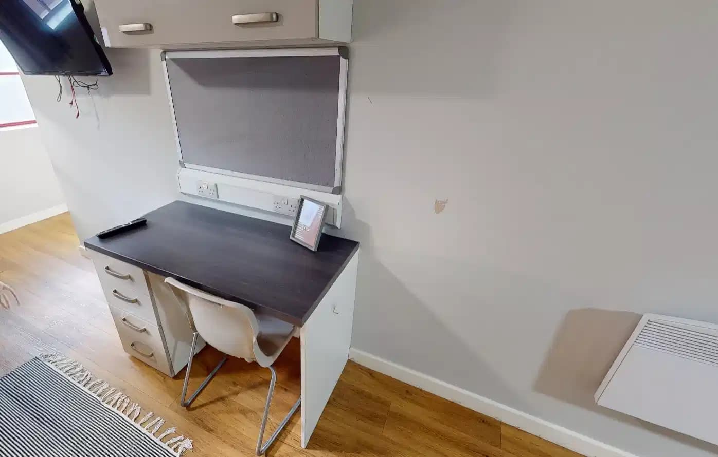 Deluxe Studio - Image 6