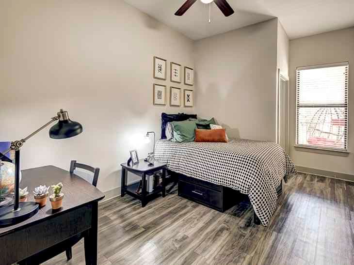 1 Bed 1 Bath - Image 1