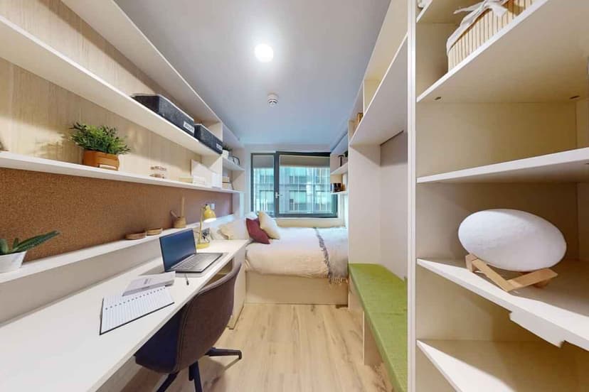 Bronze 2 Bed Apartment Plus - Image 1
