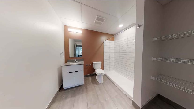 4 Bed Private Bedroom - Image 7
