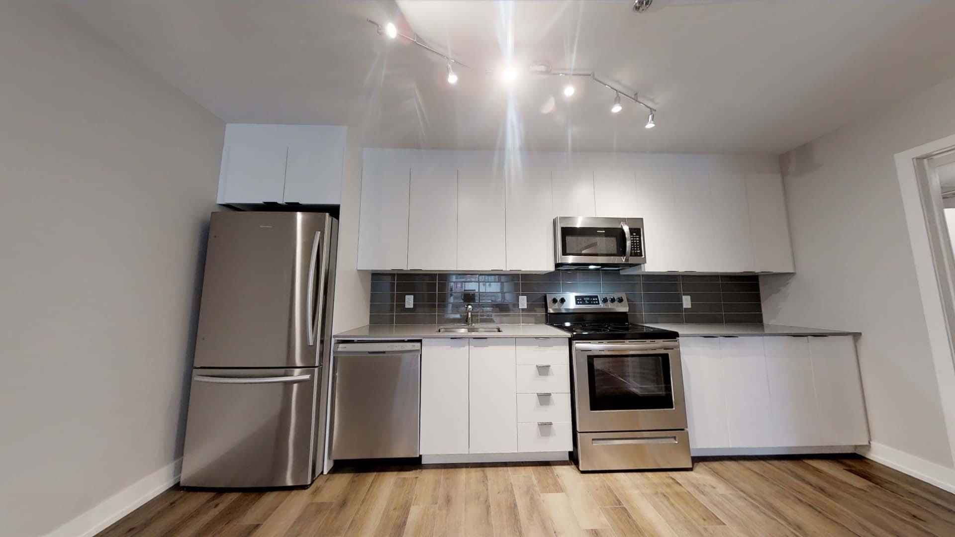 4 Bed Private Bedroom - Image 3