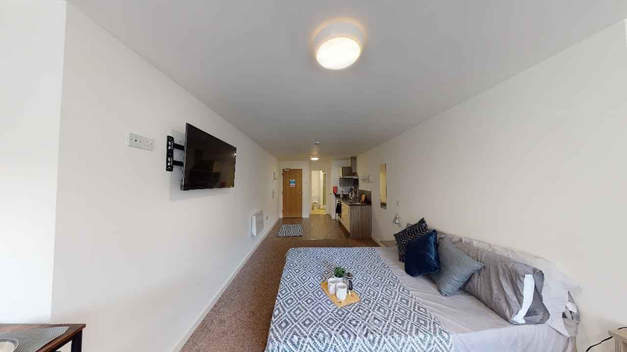 Deluxe Studio Plus - Image 3