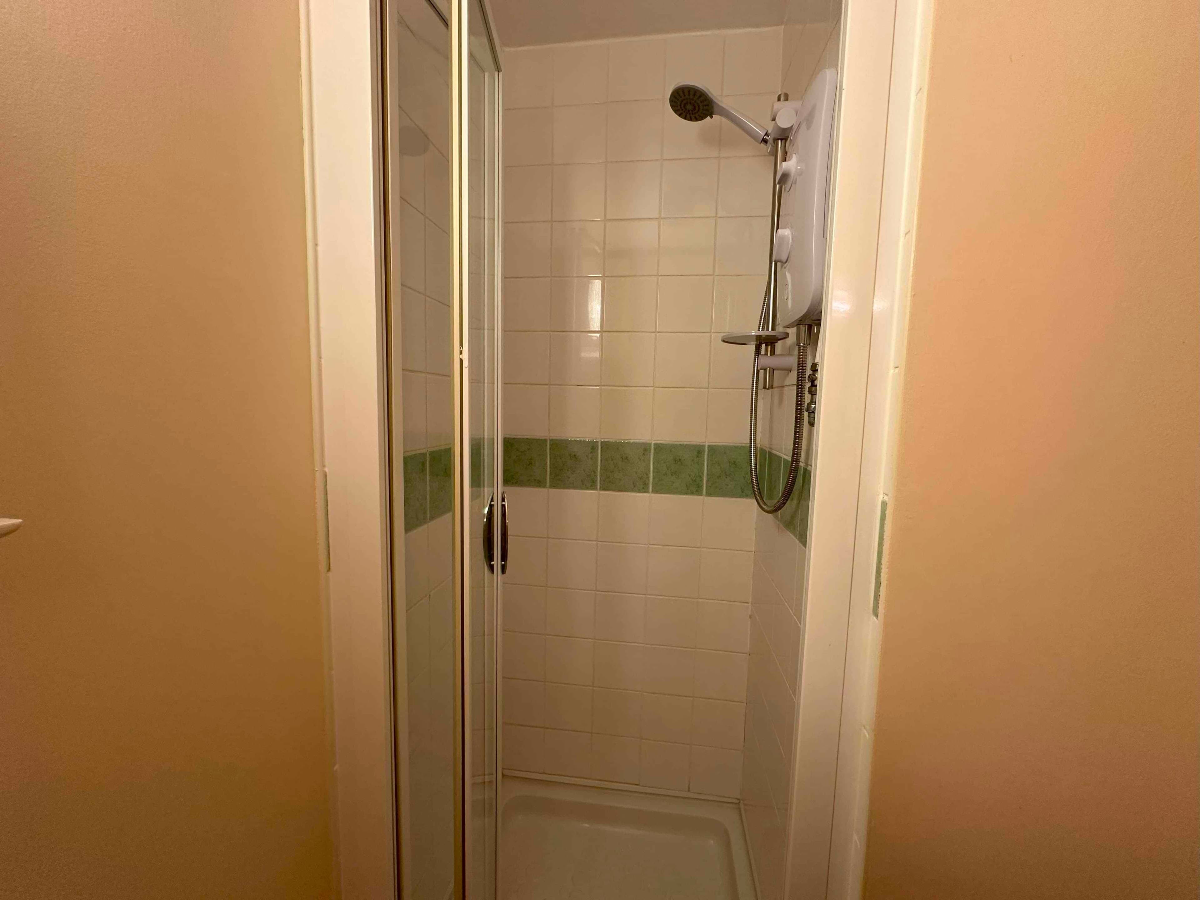 Standard En-Suite - Image 12