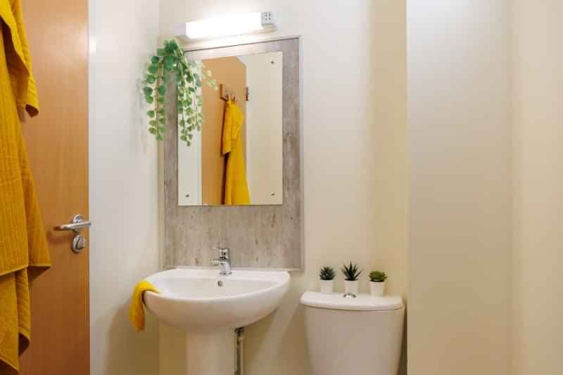 Standard En-Suite - Image 2