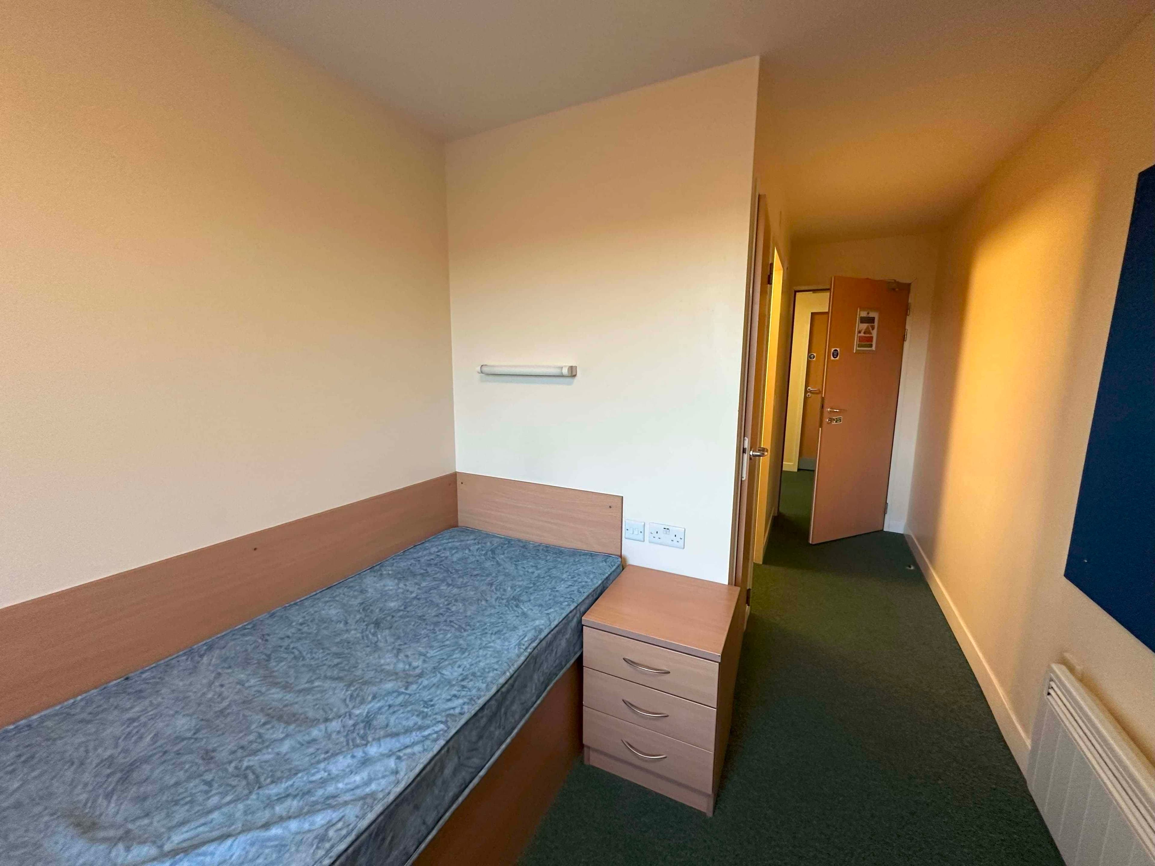 Single En-Suite - Image 16