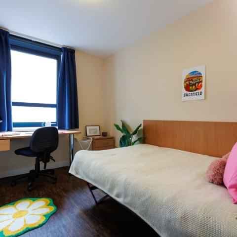 Single En-Suite - Image 1